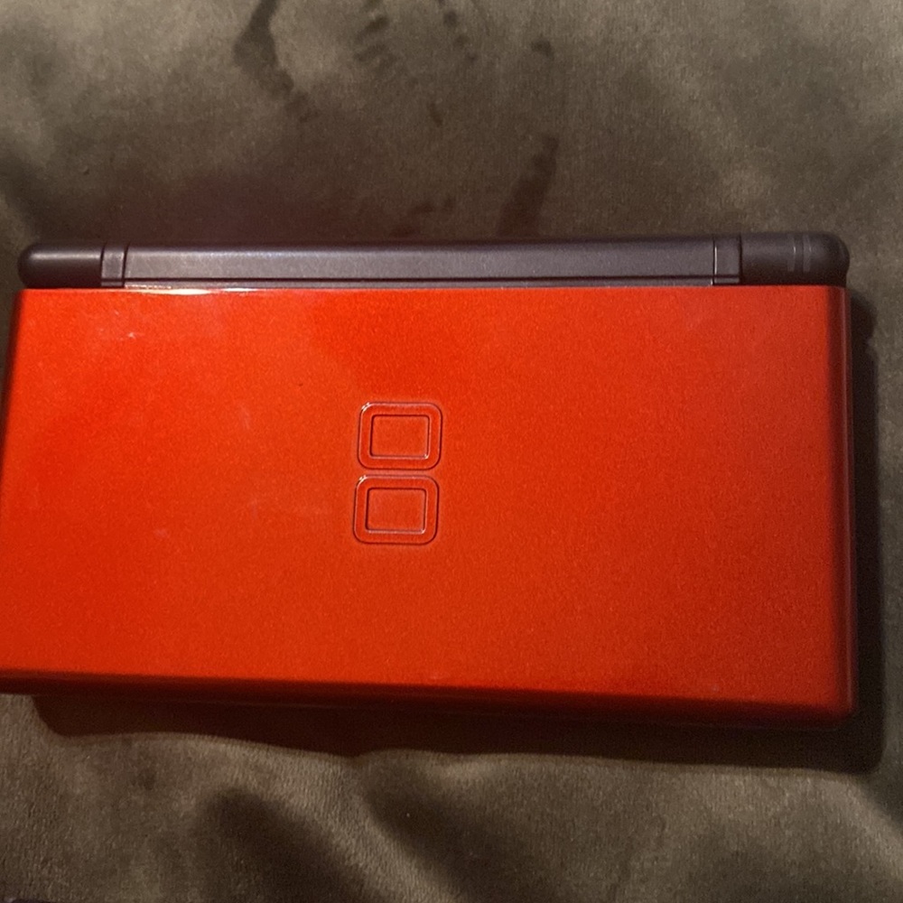 Nintendo DS candy apple red in great condition with games and accessories